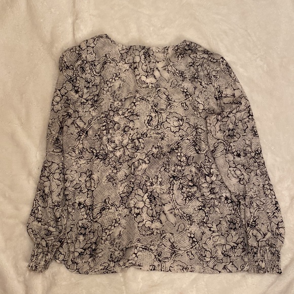 Women's Worthington Blouse Size Medium - Picture 2 of 3